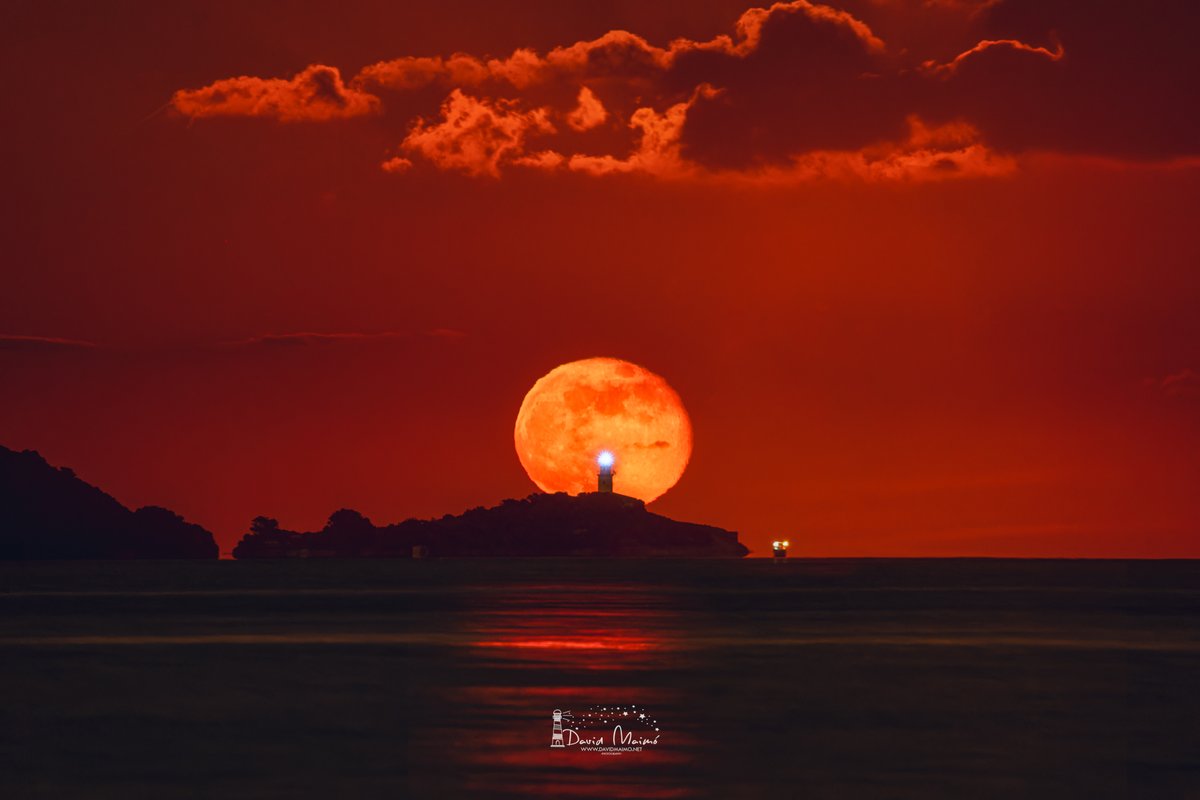 David Maimó - Fotografía nocturna y de paisaje (@dmaimo) on Twitter photo Fantàstica sortida de lluna d'ahir al Far d'Aucanada, Alcúdia. El cel completament vermell tot un espectacle. <a href="/TempsIB3/">El temps IB3</a> <a href="/esa_es/">ESA España</a> Fantàstica sortida de lluna d'ahir al Far d'Aucanada, Alcúdia. El cel completament vermell tot un espectacle. <a href="/TempsIB3/">El temps IB3</a> <a href="/esa_es/">ESA España</a>