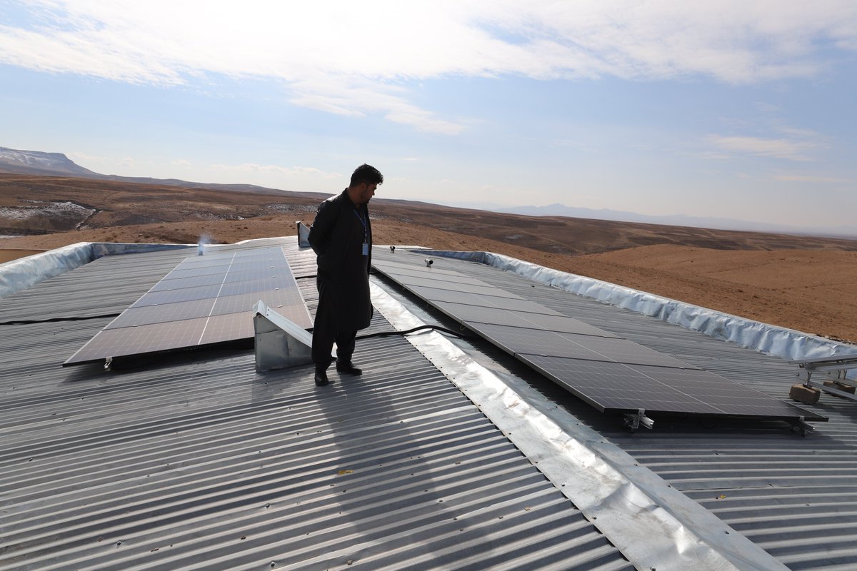 UNDPaf's tweet photo. As winter grips Afghanistan, @UNDPaf is restoring power for 93 health clinics in the remote, snow-covered Central Highlands, supporting safe births &amp; urgent care for up to 300 patients daily with 3 days of backup power.  🙏to our #PartnerAtCore @Japangov #SolarForHealth🌞 🇯🇵🇺🇳 https://t.co/ZPOQcohIui