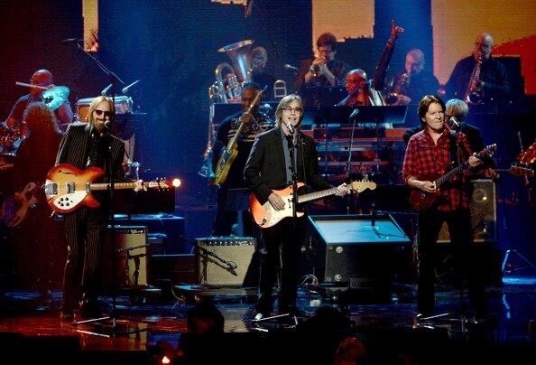 Maye_Nation_X's tweet photo. 4 grands songwriters américains sur un titre que tout le monde connaît, avec Jack Nicholson en groupie.
Randy Newman, Tom Petty, Jackson Browne, John Fogerty - I Love L.A.
https://t.co/3msrRoimgP https://t.co/LlicaJsAqy
