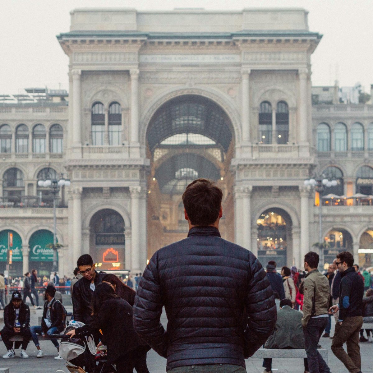 Milano'da sokakta sigara içmek 2025'ten itibaren yasaklanıyor.

• Yasağa uymayanlara 40 ila 240 euro ceza kesilecek.