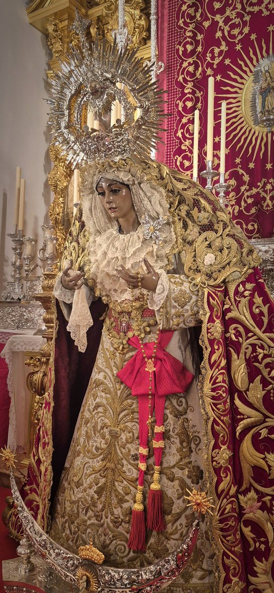 ✝️ Antífonas de la O. 
Día 17 de diciembre.

"Oh Sabiduría, que brotaste de los labios del Altísimo, abarcando del uno al otro confín y ordenándolo todo con firmeza y suavidad, ven y muéstranos el camino de la salvación".