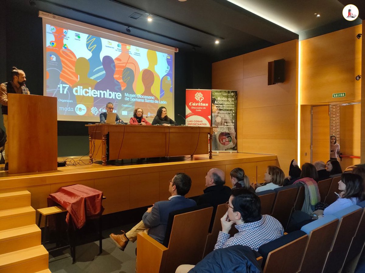 IglesiaEnLeon's tweet photo. 👉🏼 El salón de actos del #MDYDSS acoge una jornada de inclusión social y laboral organizada por ❤️ @caritasdeleon para difundir el modelo de economía social que ha promovido el proyecto #ModaRe, iniciativa de empleo a partir del reciclaje textil con 2️⃣ tiendas en nuestra ciudad. https://t.co/spf3TJ4AvS