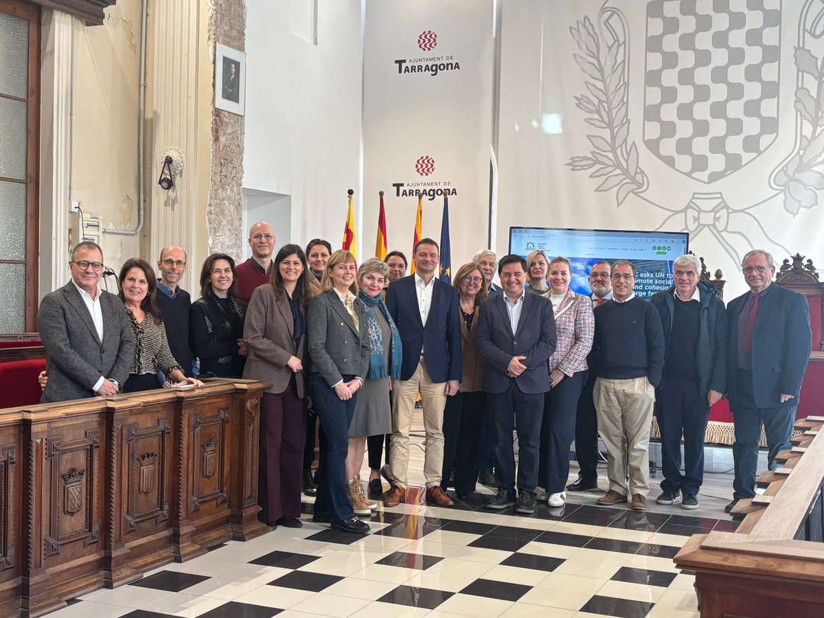 Asistimos en Creixell, Tarragona, al Congreso Europeo de #FamiliasNumerosas, organizado por <a href="/ELFAC3/">ELFAC</a> con asociaciones de 24 países. Trabajamos por "una Europa solidaria" impulsando las políticas municipales de apoyo a la familia con la Red "Family Cities":  familiasnumerosas.org/historico/asis…