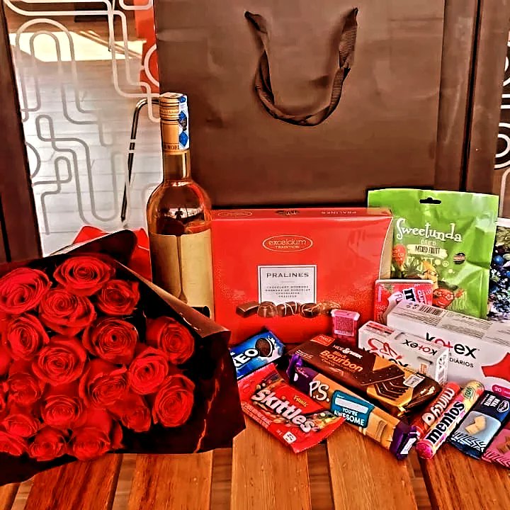 The_RedCareBox's tweet photo. Warning: May cause extreme happiness! 😄

Our curated care packages are thoughtful, beautiful, affordable, and totally customizable! 💃🕺

 Slide into our DMs to create the perfect gift! #TheRedCareBox🎀
#SpreadingLoveOnePackageAtATime🎁 https://t.co/mj0uYLljWJ