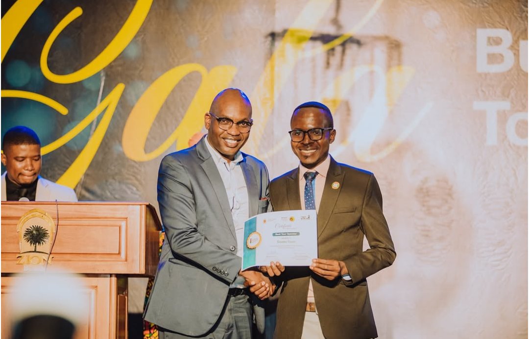 GisaboT's tweet photo. We got this award because you responded to our invitations and calls
We express our deepest gratitude to you and encourage you to continue participating in future activities
We owe you a debt of gratitude
#BurundiTourismWeek
#BestTourOperator
#GİsaboToursDomesticTourismPioneer https://t.co/rniN5e6gXG