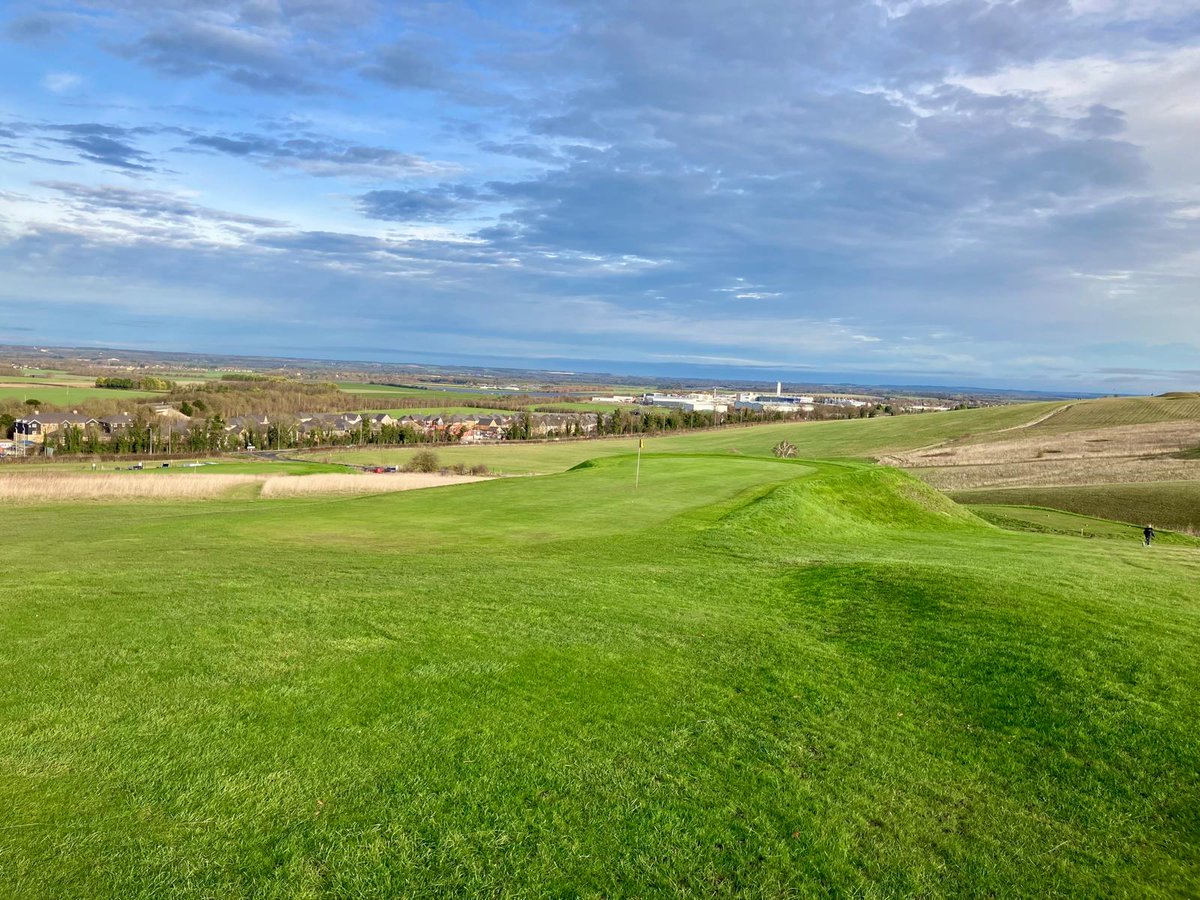 Looking to get out over the Christmas holidays? We have tee times available, 18 holes, no temporary greens. Book online or call the club.

roystongolfclub.co.uk/online_booking