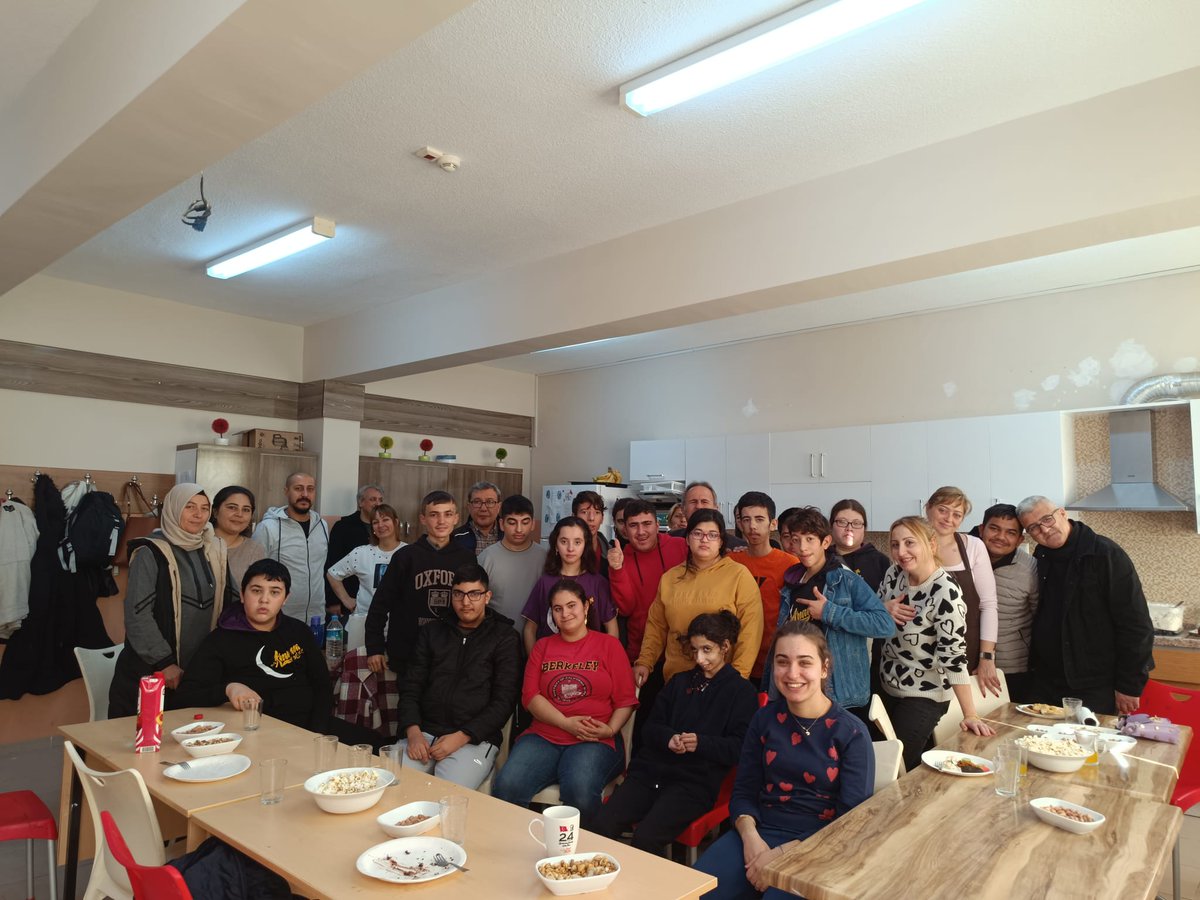 Tutum, Yatırım ve Türk Malları Haftası Etkinliği Yapıldı.
Tutum, Yatırım ve Türk Malları Haftası kapsamından tüm sınıflarda etkinlik yapıldı. Etkinlik kapsamında yerli ve milli ürünleri tüketmeli ve kullanmanın önemi vurgulandı.  <a href="/tcmeb/">Millî Eğitim Bakanlığı</a> <a href="/MersinMEM/">Mersin İl Millî Eğitim Müdürlüğü</a> <a href="/fazilet_durmus/">Fazilet Öğretmen 🇹🇷</a> <a href="/AnamurMem/">Anamur İlçe Millî Eğitim Müdürlüğü</a>