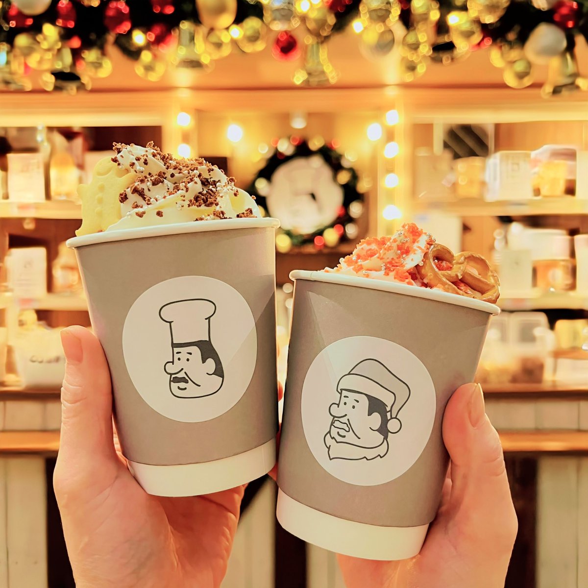 HARRY__CURRY's tweet photo. クリスマスも近づいてきましたね🎄
麻布台クリスマスマーケットに出店してます。

ジンジャーブレッドティーラテや
ホワイトチョコレートクリスマスモカ
などスパイスを使ったドリンク、大変ご好評いただいております🥨
#harrycurry https://t.co/wbWBw3ACCD