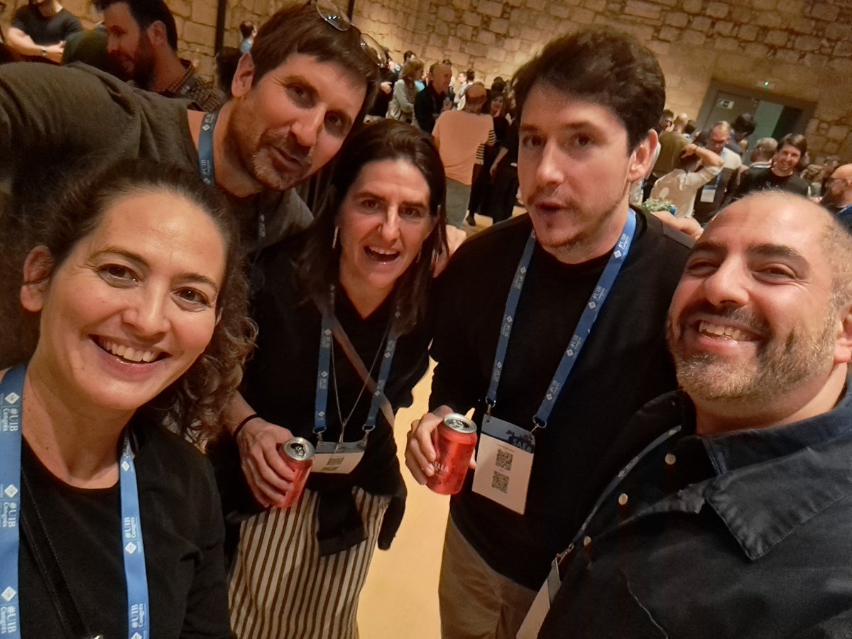 LibertadGonLu's tweet photo. Conferencing with friends 🍻 https://t.co/uKf8WPk5hb