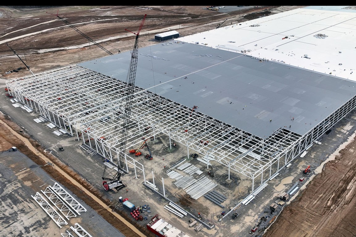 The US Department of Energy (DOE) has given the green light for a direct loan of up to $9.63 billion to BlueOval SK. The money will be used for the construction of "up to three" battery factories in Tennessee and Kentucky. electrive.com/2024/12/17/blu…