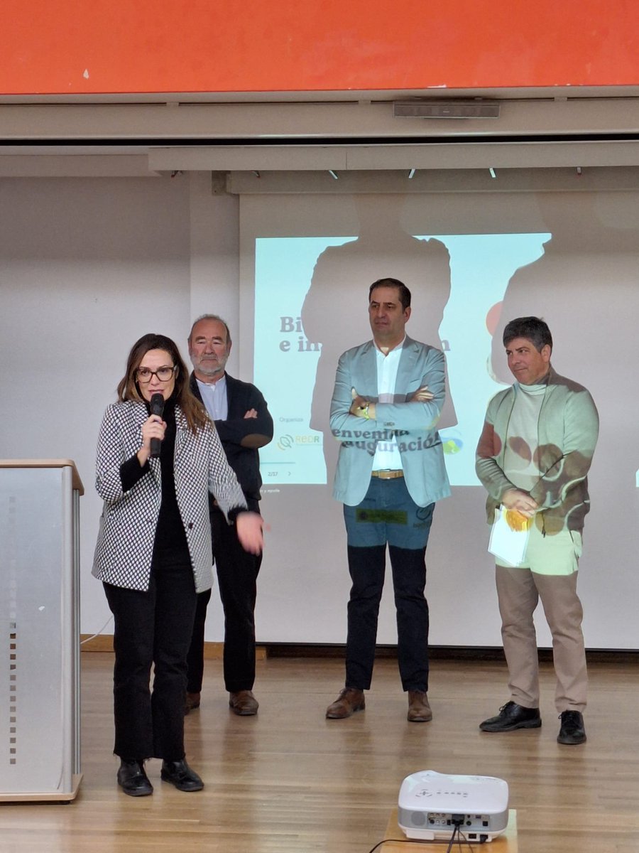 redespanola's tweet photo. 🚀Comienza la jornada 'Experiencias de emprendimiento rural' en Riaza, Segovia

🎙️💬@RafaLlamasSalas, presidente de REDR: «Hoy nos gustaría reivindicar el papel de los grupos LEADER en el impulso del emprendimiento rural» https://t.co/K8QZO54f2r