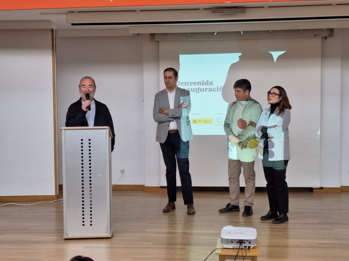 redespanola's tweet photo. 🚀Comienza la jornada 'Experiencias de emprendimiento rural' en Riaza, Segovia

🎙️💬@RafaLlamasSalas, presidente de REDR: «Hoy nos gustaría reivindicar el papel de los grupos LEADER en el impulso del emprendimiento rural» https://t.co/K8QZO54f2r