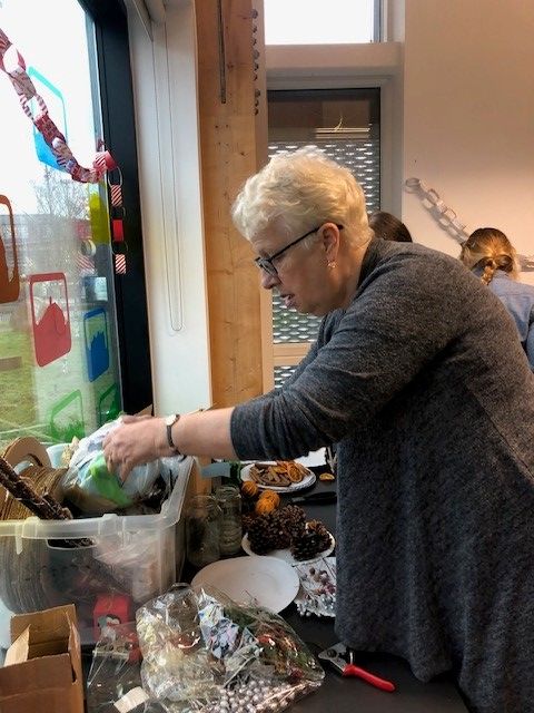 soarcommunity's tweet image. We had a blast at our Parson Cross Social Cafe Christmas party on Friday 🚀

We made wreaths, ate delicious food, and listened to Christmas music! ❤️