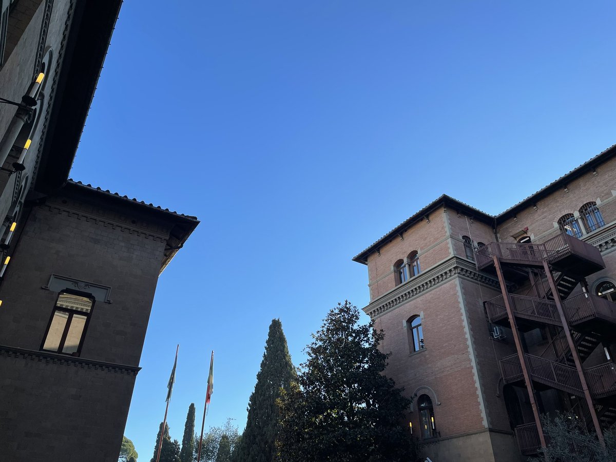 cavaliere61's tweet photo. Che cielo a #Roma con Ordine Nazionale Dei Giornalisti Sapienza Università di Roma @Stamparomana @CorisSapienza @ODG_CNOG @odglazio questa volta sono un #discente aggiornamento continuo #giornalisti #intelligenza /#artificiale #innovazione https://t.co/XUKan5Wfg7