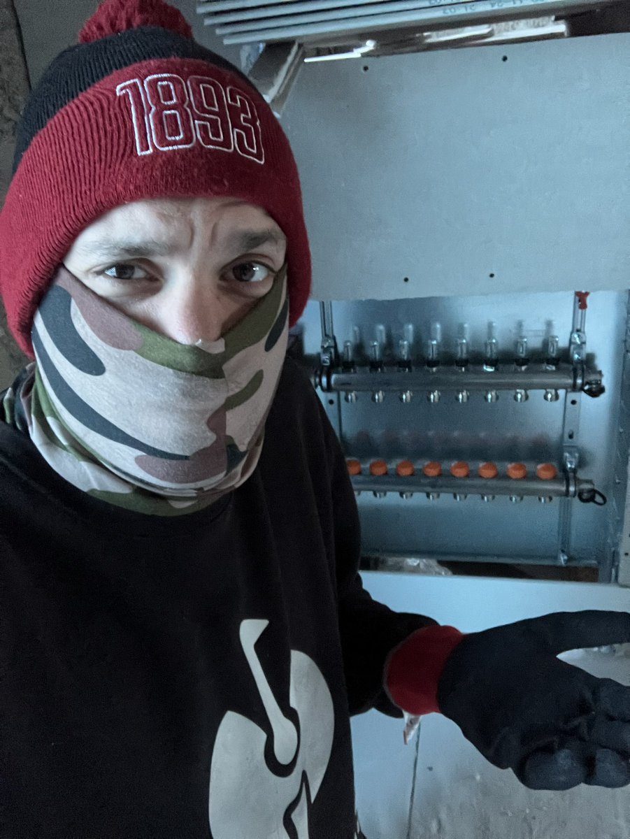Kuchtunji's tweet photo. Bez topení si holt nezatopíš.. 🤷🏽♂️
#topeni #prace https://t.co/YuJWWv4ETa