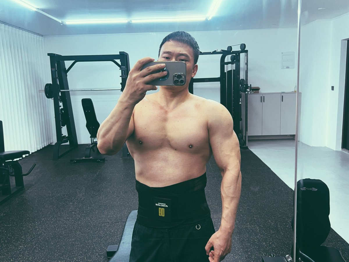 chenxiaosm's tweet photo. #冬季裸练
谁来和我一起练？ https://t.co/q8DeAJEYLX