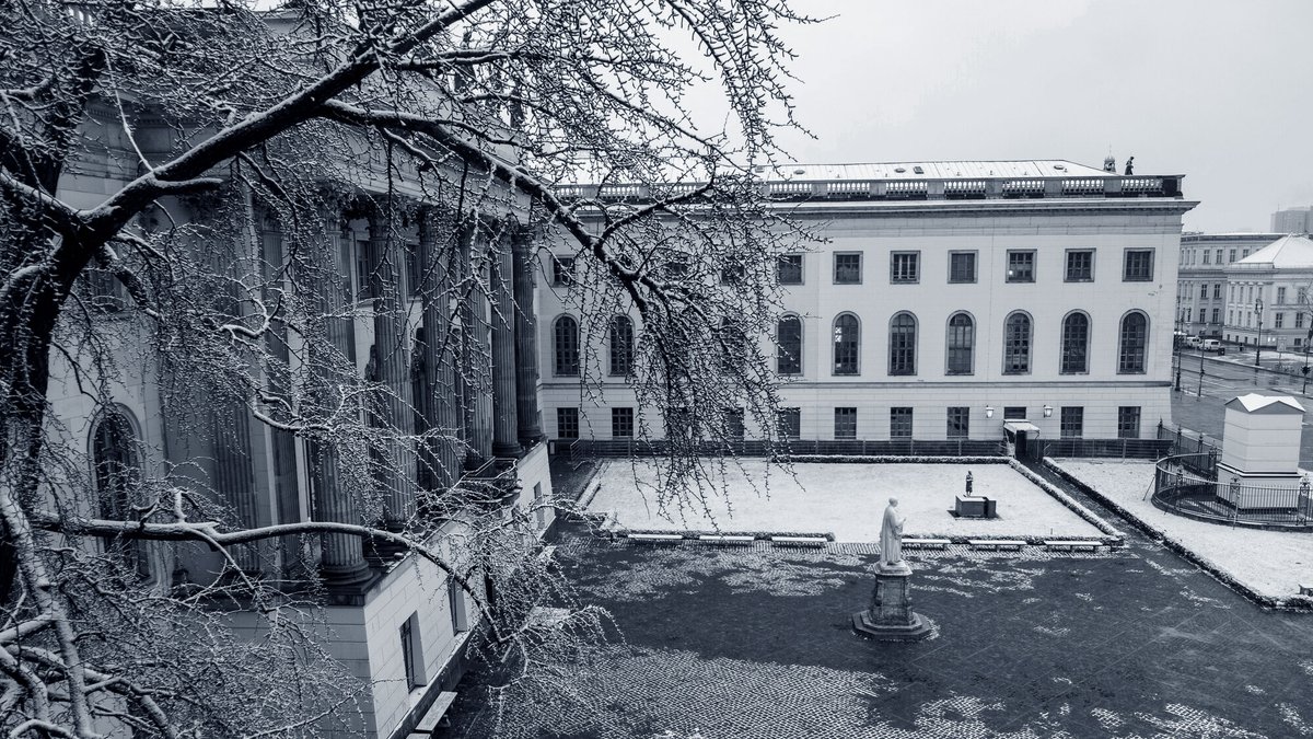 Die #HumboldtUniversität zwischen den Jahren: Wir informieren über die Schließ- und Öffnungszeiten der #Bibliotheken und #Mensen zum Jahreswechsel!
Mehr Infos  👉 hu-berlin.de/de/pr/nachrich…