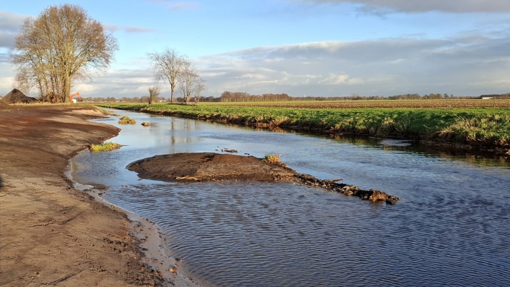 De werkzaamheden bij het Schoonebeekerdiep liggen op schema. Van de geplande 8,5 kilometer is er inmiddels bijna 3 kilometer natuurvriendelijke oever afgegraven.
vechtstromen.nl/projecten/actu…