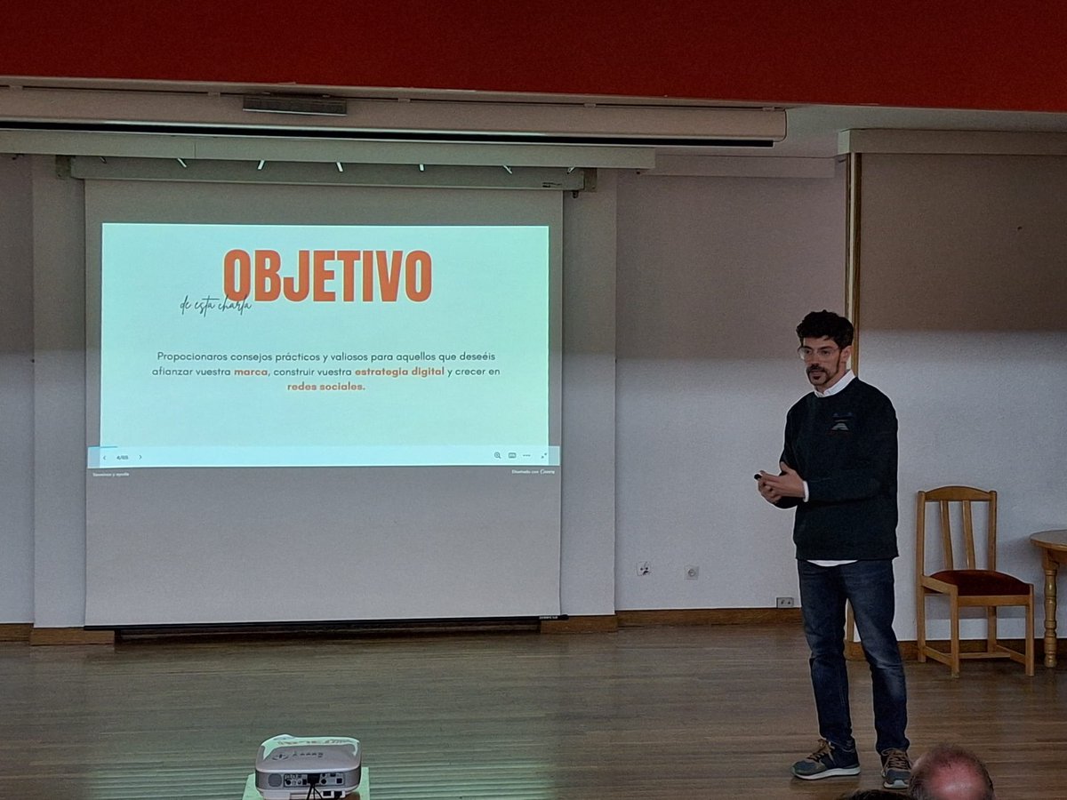 redespanola's tweet photo. @RafaLlamasSalas @mapagob @BegoaBernal @redPAC_ @CarolGAnsotegui @Andalucia_Rural @AgriculturAnd @Ayto_Montilla 📢@mj_murciano, gerente REDR, presenta a Carlos Andreu, experto en marketing, que nos va a contar de qué manera las redes sociales y la imagen de marca pueden fortalecer los negocios y consolidar la comercialización🛒 en el medio rural🌾 https://t.co/3sH8v8YU8y