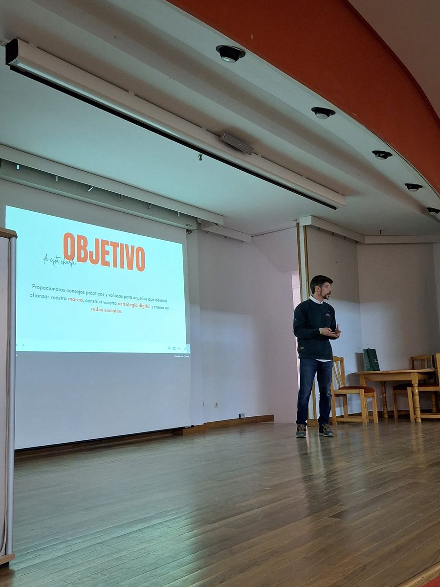 <a href="/RafaLlamasSalas/">Rafael Llamas Salas</a> @mapagob <a href="/BegoaBernal/">Begoña García Bernal</a> <a href="/redPAC_/">Red PAC</a> <a href="/CarolGAnsotegui/">Carolina Gutierrez Ansotegui</a> <a href="/Andalucia_Rural/">Andalucía Rural (ARA)</a> <a href="/AgriculturAnd/">Consejería AgriPesca</a> <a href="/Ayto_Montilla/">Ayuntamiento de Montilla</a> 📢<a href="/mj_murciano/">María José Murciano Sánchez</a>, gerente REDR, presenta a Carlos Andreu, experto en marketing, que nos va a contar de qué manera las redes sociales y la imagen de marca pueden fortalecer los negocios y consolidar la comercialización🛒 en el medio rural🌾