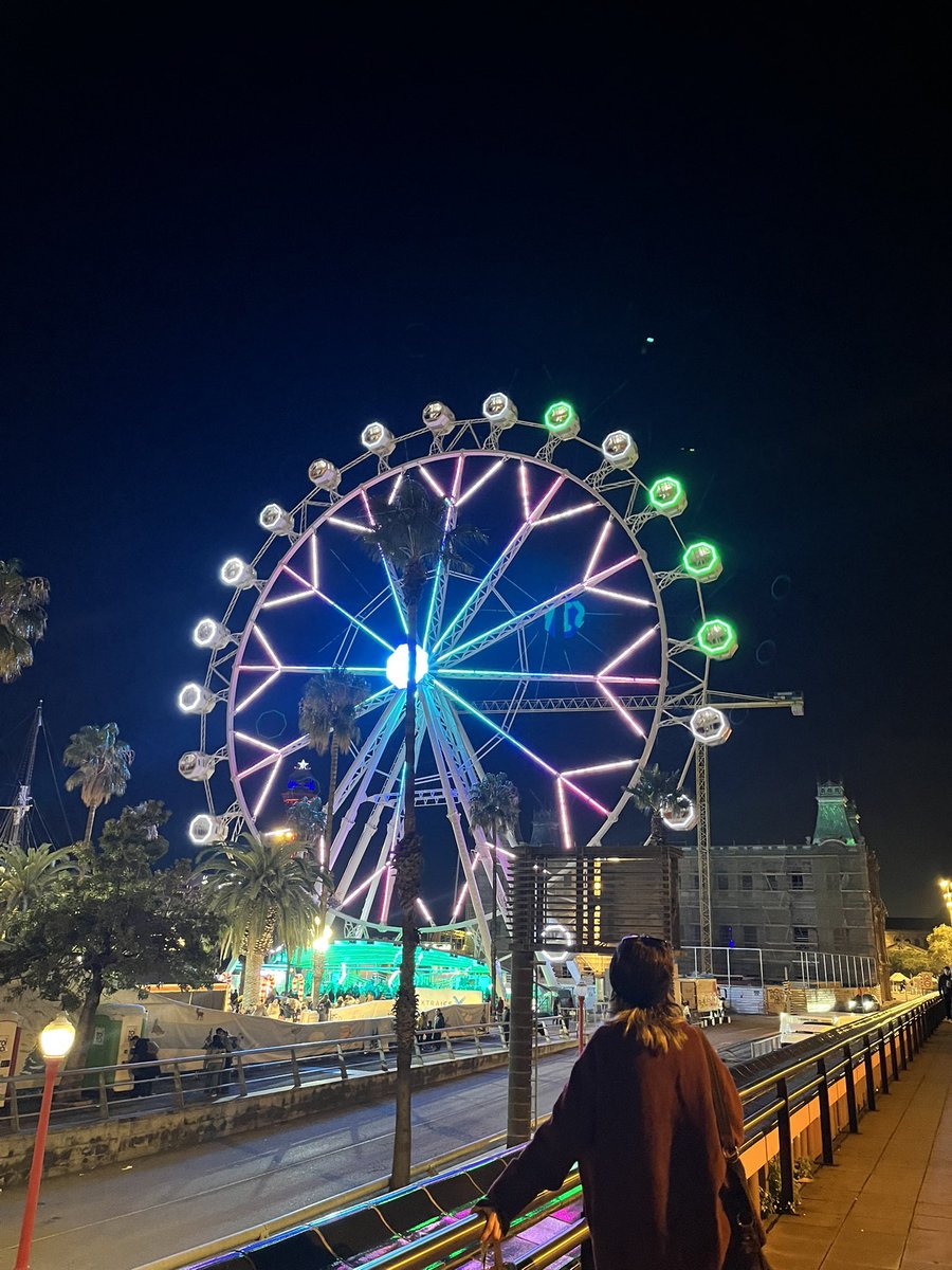 laurafabrega7's tweet photo. Una mica de Nadal i de fer el cooltureta per la city 💅🏽✨🩷❄️ https://t.co/NiKN8lhTtw