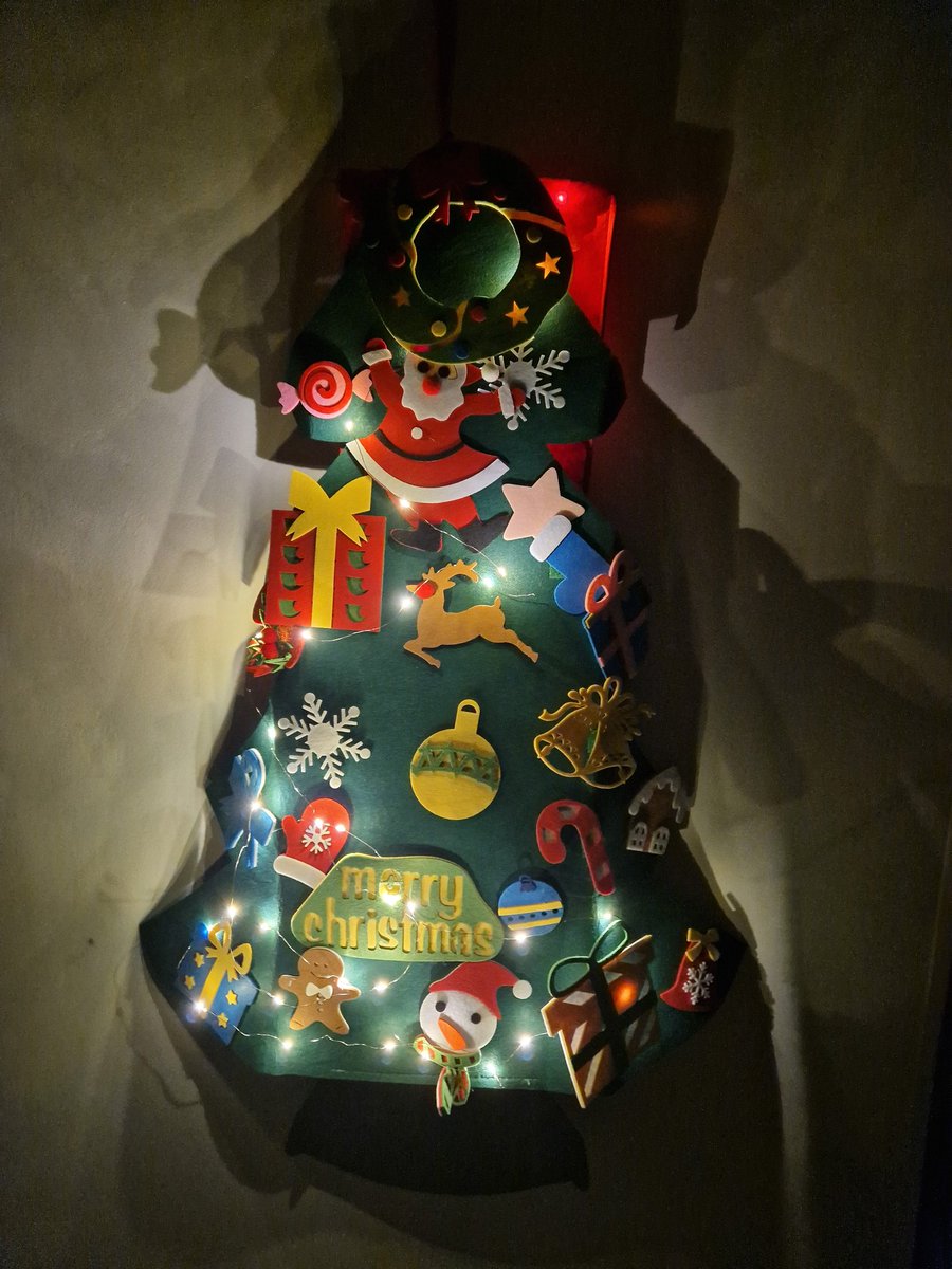 ArcheoSport's tweet photo. Los pequeños y grandes artistas que tenemos en ArcheoSport Club Deportivo  nos han ayudado a decorar la sala para la Navidad
🥰🎅🎄🎇

#archeosport #esgrimahistorica  #esgrimahistoricainfantil #esgrimahistoricagladiatoria #esgrimahistoricaespadalarga #deporteparla https://t.co/zlXHPhN0sh