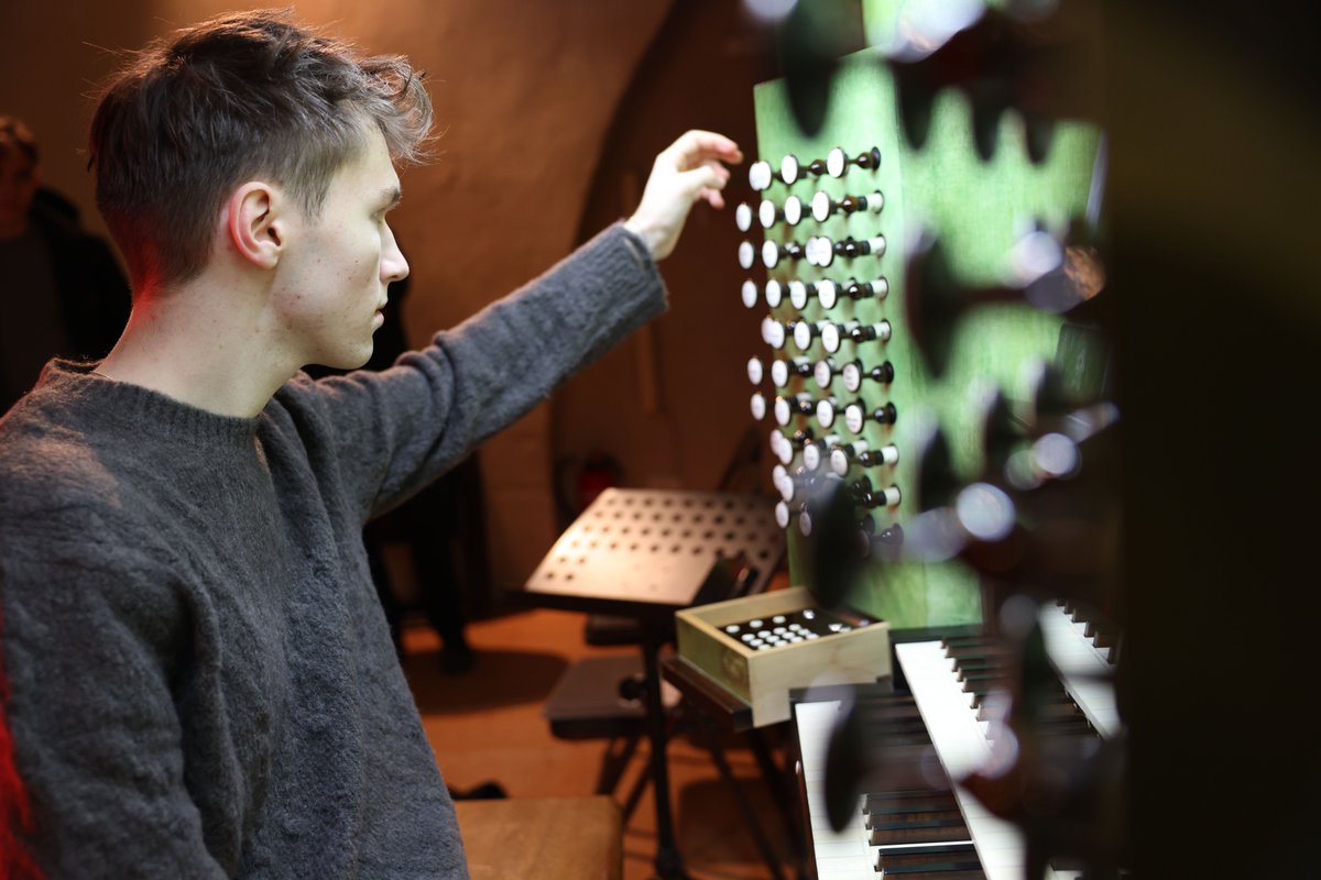 epd_news's tweet photo. Jan Liebermann macht die #Orgel auf Social Media groß, mehr bei #epdVideo https://t.co/8vPsOb9xEw https://t.co/INGTT729ij