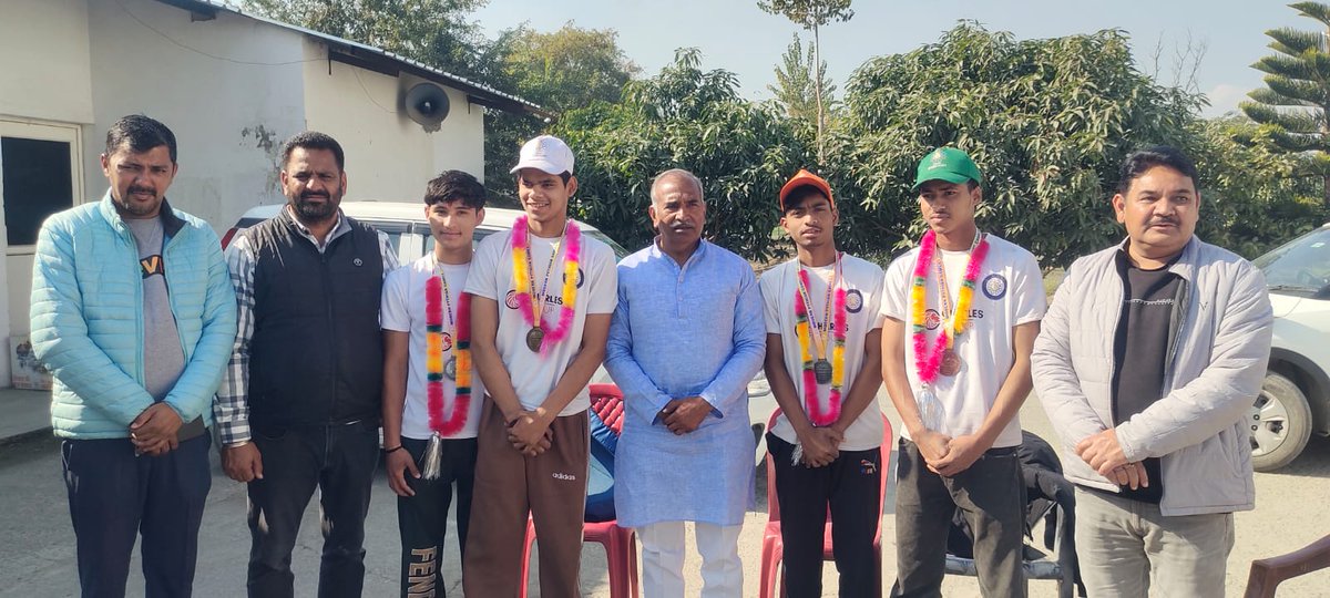 TheArvindPandey's tweet photo. आप सभी खेल के प्रति अपने उत्साह, उमंग और निरन्तर कड़ी मेहनत को ऐसे ही बनाये रखें और आगे बढ़ते रहें। आपके उज्जवल भविष्य के लिए सह्रदय शुभकामना।
हमें आप पर गर्व है !
#NationalArmwrestlingChampionship | #ArmwrestlingChampionship | #PAFI | #PAFINationals | #Gadarpur | #Uttarakhand https://t.co/FNEbwiXQ8d