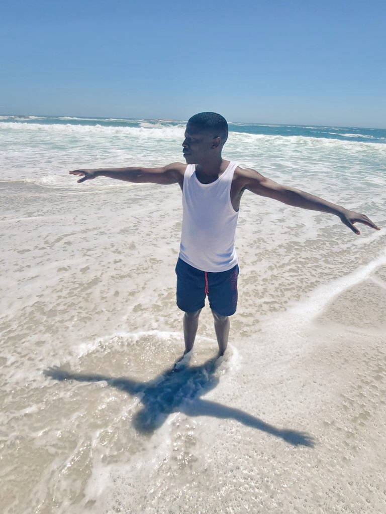 TsheweM's tweet photo. 📸 Camps bay beach, Cape Town https://t.co/I7jPSbjj3m