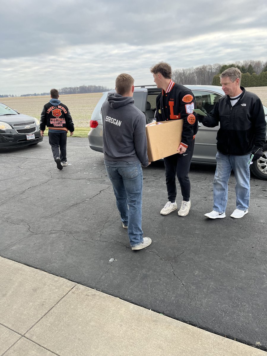 LC_Tigers's tweet photo. After competing for a state title last week, our Liberty Center senior football players helped distribute Christmas Cheer packages for families in the community on Monday. Congratulations on an amazing season seniors! #PositivelyLC https://t.co/qpLihyGRyl