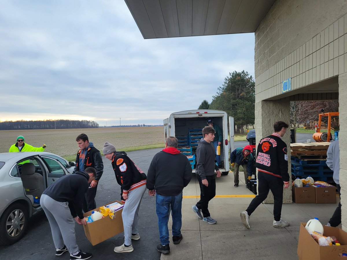 LC_Tigers's tweet photo. After competing for a state title last week, our Liberty Center senior football players helped distribute Christmas Cheer packages for families in the community on Monday. Congratulations on an amazing season seniors! #PositivelyLC https://t.co/qpLihyGRyl