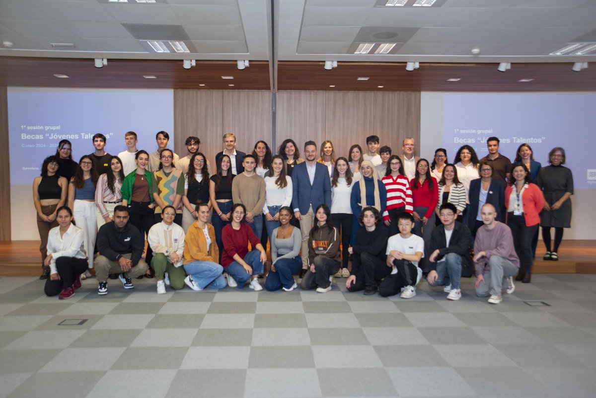 veolia_galicia's tweet photo. 🎓 Comprometidos coa formación e o talento mozo! Grazas aos nosos programas de bolsas, apoiamos a estudantes en situación de vulnerabilidade. No marco do programa #TalentoMozo, bolseiros de todos os territorios compartiron experiencias e aprendizaxes.
ℹ️ https://t.co/Mf5cesQCt7 https://t.co/9zjDW5z3Aq