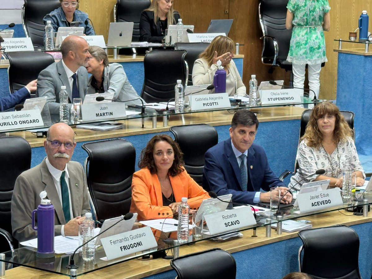 Estamos en Sesión Extraordinaria de <a href="/LegislaturaRN/">Legislatura de Río Negro</a> tratando el Presupuesto 2025, Ley impositiva y Código Fiscal, Ley de regulación de parques industriales y creación de Agencia de Turismo RN entre otras. 

Seguí la sesión en vivo 👇
youtube.com/watch?v=6RRyXp…