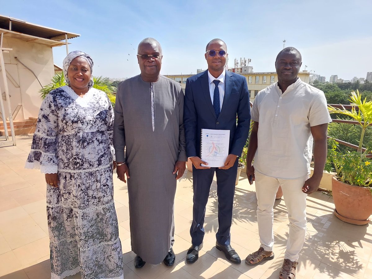 🎓 Félicitations à Dr Ibrahima NDIAYE pour la réussite de sa soutenance de mémoire en Planification et MT/MNT en D.E.S Santé Publique ! 👏 Son travail acharné et son engagement pour la santé publique sont remarquables. Tous nos vœux de succès pour l'avenir ! 🌟