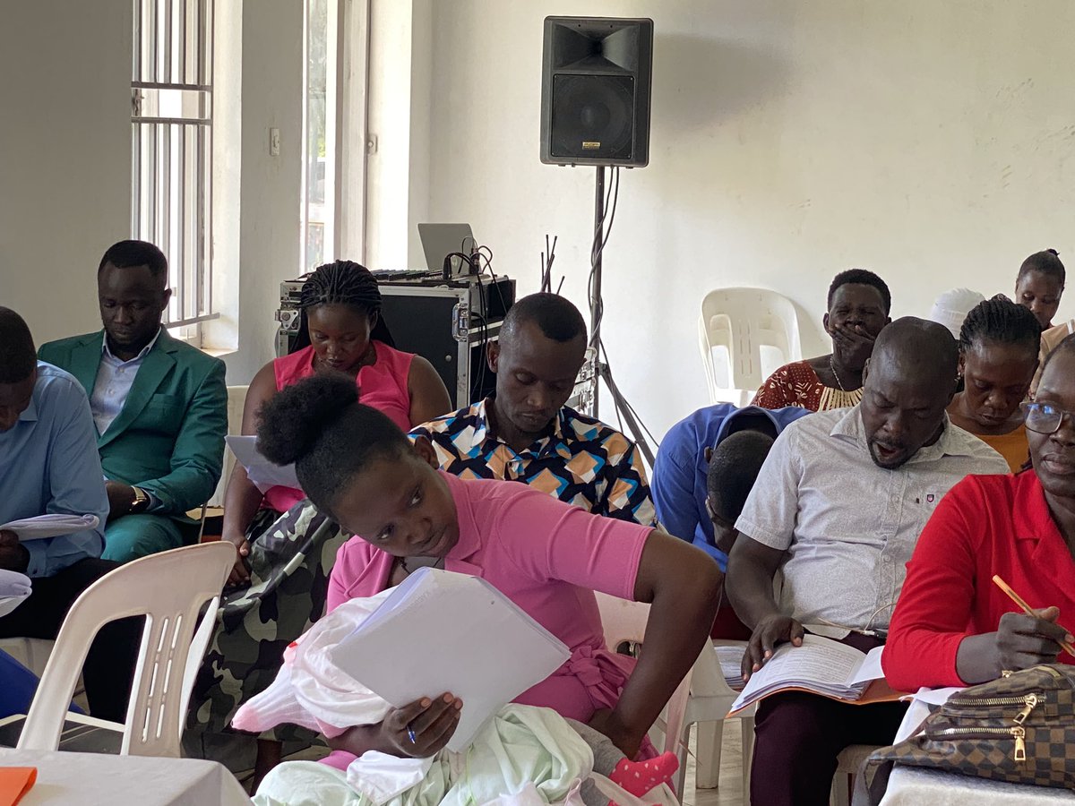 Beautiful scenes during this council sitting. Hon Nalwoga Ritah came through with a younger honorable.  Things we love to see 😍😍😍