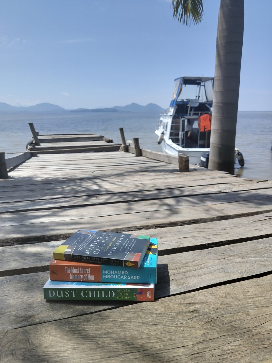 nairobibooklove's tweet photo. It's the 2nd Day of Bookmass! Today, we celebrate the beautiful #readingspaces that bring us absolute joy, like this dock on Lake Victoria in Homa Bay 😍 Spread the #joyofreading by sharing your favourite reading space with us #12DaysofBookMass https://t.co/0c7XlgjEt4