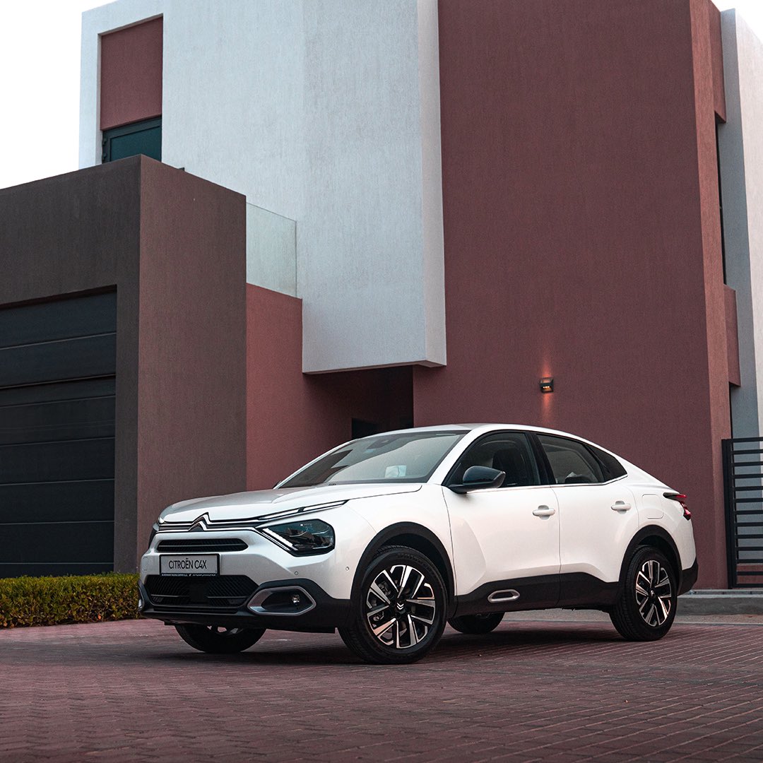 Citroen_ME's tweet photo. How to Decorate Your Driveway: Step 1. Get a C4X. 🤍

كيف تزيّن ممر السيارات أمام منزلك؟ الخطوة 1: احصل على ستروين C4X. 🤍 https://t.co/xhTZDuo2Bv