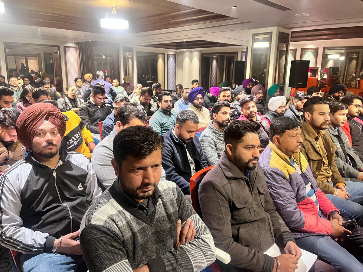 PIB_Jalandhar's tweet photo. ਅੰਕੜਾ ਅਤੇ ਪ੍ਰੋਗਰਾਮ ਲਾਗੂਕਰਨ ਮੰਤਰਾਲੇ ਦੇ ਰਾਸ਼ਟਰੀ ਅੰਕੜਾ ਦਫ਼ਤਰ (ਐੱਨਐ��ਸਓ) ਦੇ ਖੇਤਰੀ ਦਫ਼ਤਰ ਜਲੰਧਰ ਵੱਲੋਂ ਖੇਤਰੀ ਟ੍ਰੇਨਿੰਗ ਕੈਂਪ ਦਾ ਆਯੋਜਨ ਕੀਤਾ ਗਿਆ।  
ਨੈਸ਼ਨਲ ਸੈਂਪਲ ਸਰਵੇ ਦੇ 80ਵੇਂ ਰਾਊਂਡ ਸਬੰਧੀ ਦਿੱਤੀ ਜਾ ਰਹੀ ਹੈ ਟ੍ਰੇਨਿੰਗ। https://t.co/iephA1Drkt