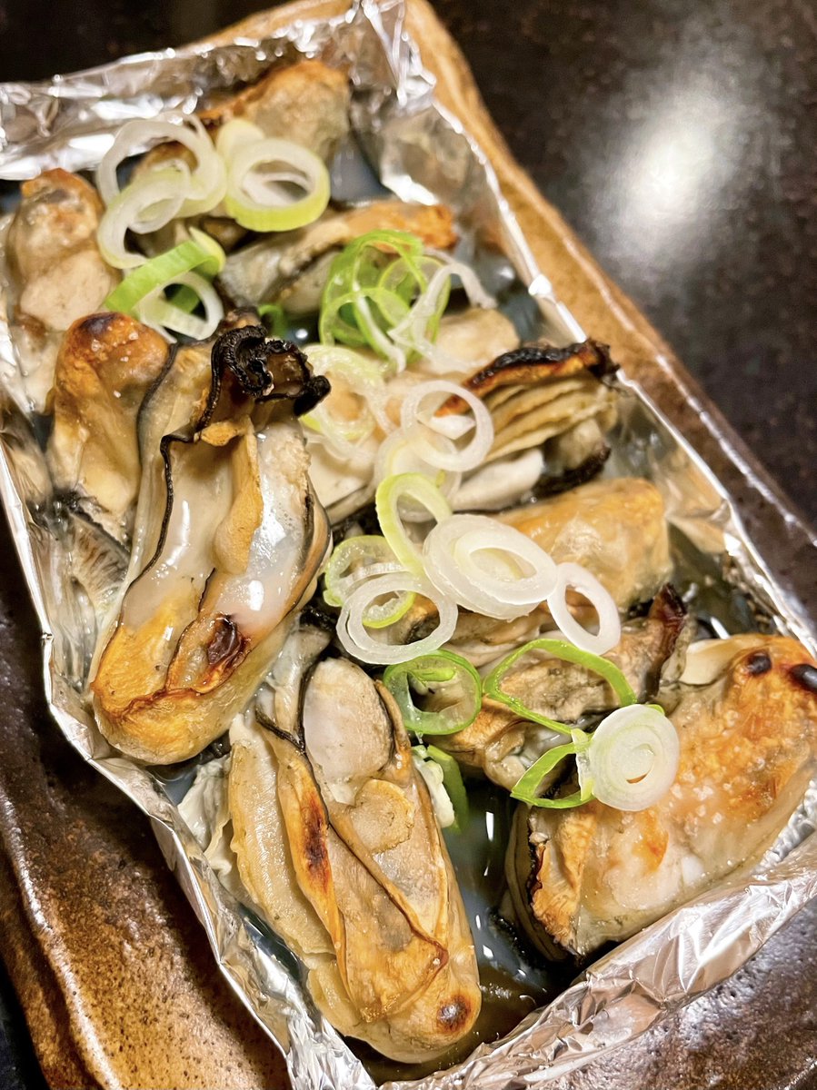 冬の富山で食べてほしい「牡蠣の昆布焼き」
昆布の旨みが牡蠣にじゅわっと染み込み、
一口で海の恵みが口いっぱいに広がります🤤