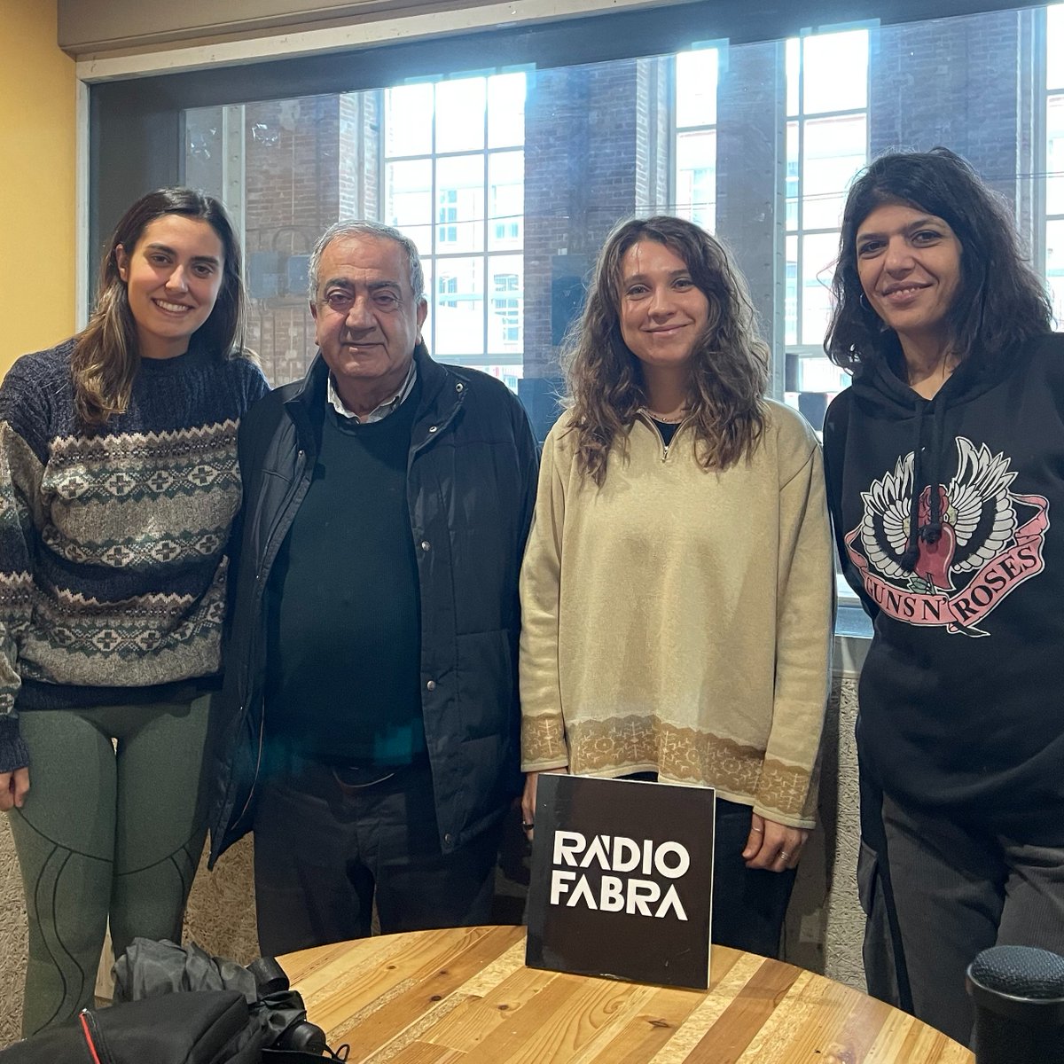 elciemen's tweet photo. 🎧 🗣 Alba Cartanyà (@albaa1313)  ens convida a conèixer la resistència al Líban com a forma d'existència amb Ghassan Saliba (@gha2011)  i Yara El Harake (@yaraharake). Enregistrat a #RàdioFabra 

🔊 Escolta'l!

🟢 Spotify https://t.co/vUEP4ynEAn
🟠 Ivoox https://t.co/ooPsHRsrKQ https://t.co/1Q5AfSbqYR