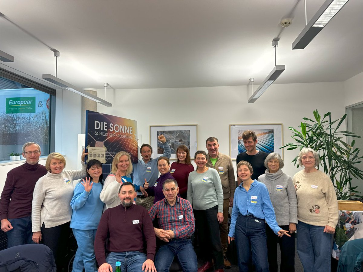 SolarzentrumB's tweet photo. Der #GemeinnützigeVerein #Compango war letzte Woche zu Gast im #SolarZentrumBerlin 🇺🇦
Compango unterstützt #Geflüchtete aus der #Ukraine und fördert die Volks- und #Berufsbildung sowie den #Klimaschutz.
#Gemeinsam möchten wir zukünftig #Projekte entwickeln und umsetzen. #PV https://t.co/Xe0eEeGE3a