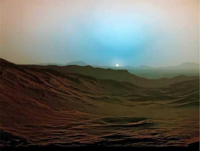 Astroviar's tweet photo. Mars’ta gün batımları mavi renktedir çünkü atmosferindeki ince toz parçacıkları, mavi ışığı diğer renklere göre daha fazla dağıtır. Bu, Güneş çevresinde mavi bir hale oluşmasına neden olur.

#uzay #evren #space #universe https://t.co/Sd0SOv42rL