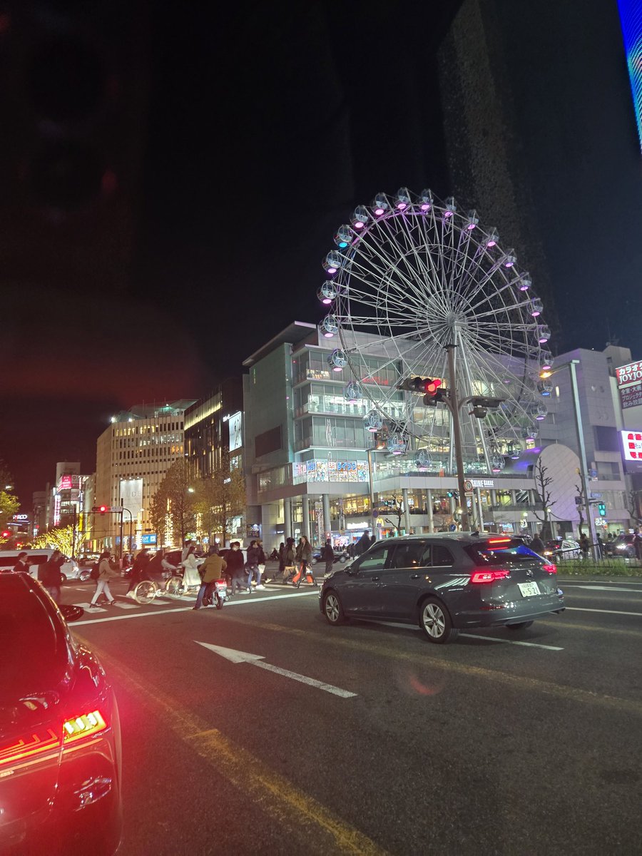 avabei's tweet image. 観覧車でも乗るか😕