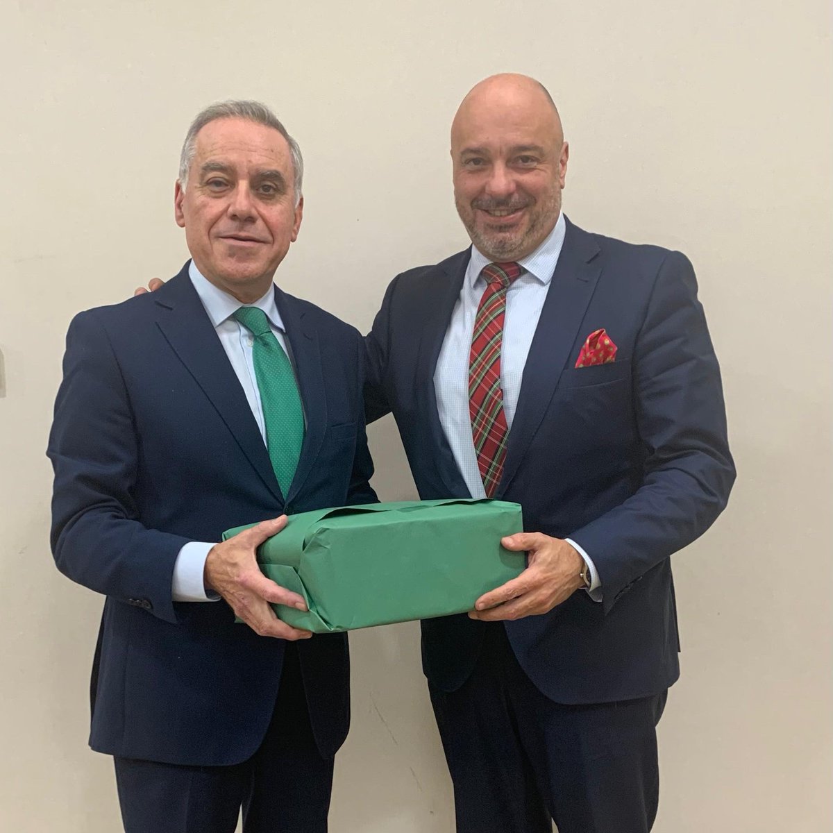 ConsultoraInade's tweet photo. INADE reconoció ayer la labor desempeñada hasta enero de 2024 por José Antonio Pérez Crujeiras como miembro del Consejo de Administración de INADE en representación de RIESCONTROL, CORREDURÍA DE SEGUROS, S.L.

José Antonio, ¡gracias por tu dedicación! https://t.co/FKEulZfqeZ