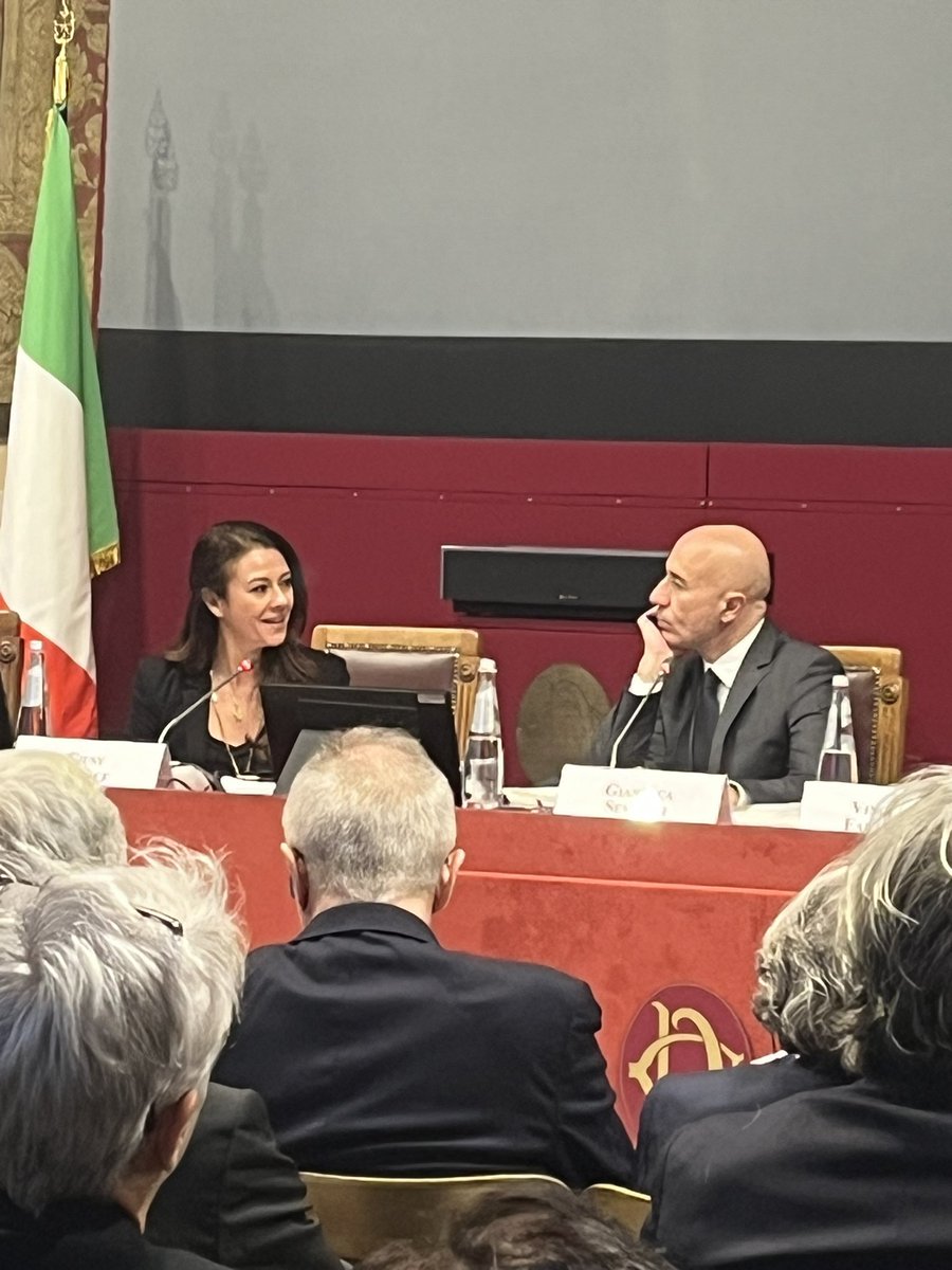 SuperandoIt's tweet photo. “Ci sono ancora troppe barriere. In #leggedibilancio siamo riusciti a coprire il fondo per ausili tecnologici per lo sport anche amatoriale”, così @GiusyVersace al convegno in corso per i 30 anni @fishonlus “Quale futuro per le persone con disabilità e le loro famiglie” https://t.co/9vuCHumeqY