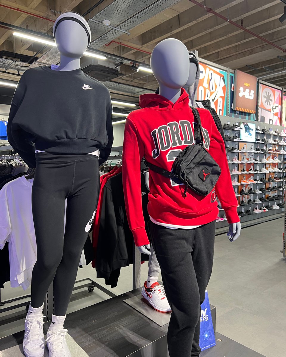 midsummer_place's tweet image. Looking for the perfect presents for the children? 🎁

From fun games to stylish clothes and cool trainers, the brand new #sportsdirect at #MidsummerPlaceMK has everything you need to make Christmas magical! 🎮👕👟

#MidsummerPlaceChristmas #MidsummerPlace #Christmas