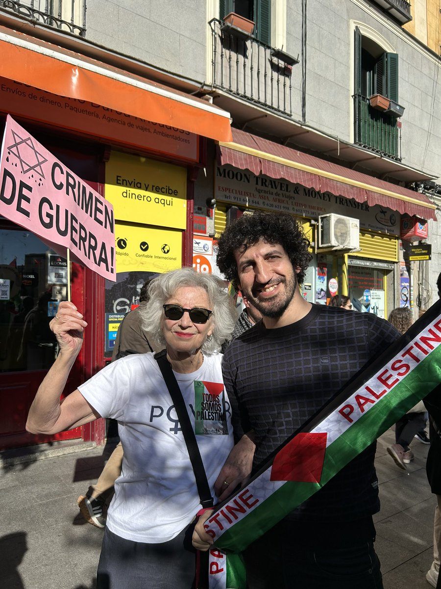 Se nos va una gran persona y una actriz descomunal. 
DEP Marisa Paredes.