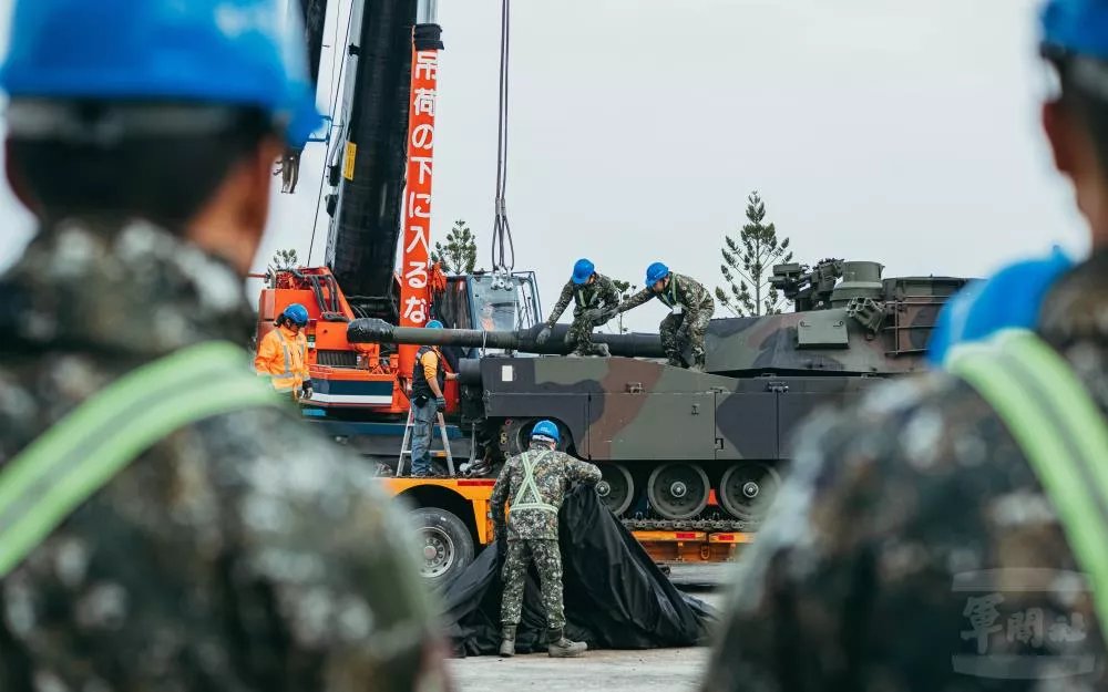 On Dec 15, the #USA  delivered 38 M1A2T tanks to #Taiwan . While the Chinese Ministry of Foreign Affairs urged Washington to stop, the dynamics of the war economy suggest Beijing might quietly hope the U.S. sells even more: thechinaacademy.org/u-s-tanks-are-…
#China