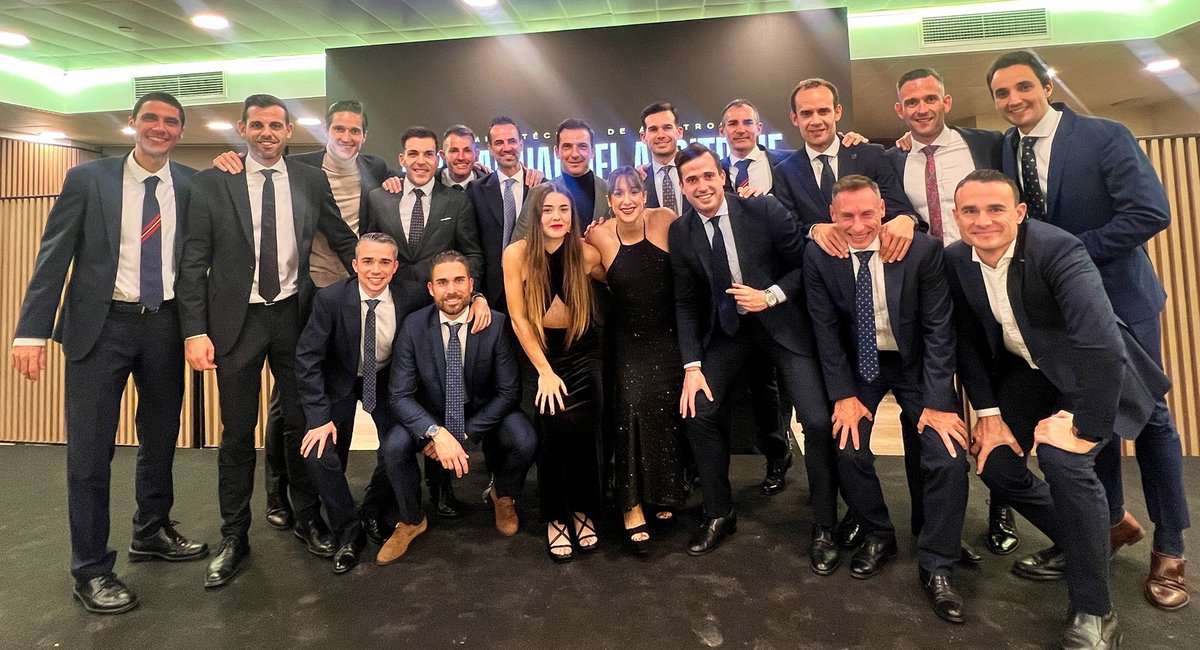 🅰️𝙧𝙗𝙞𝙩𝙧𝙤𝙨 

🎀 𝘎𝑎𝘭𝑎 𝑑𝘦𝑙 𝐴𝘳𝑏𝘪𝑡𝘳𝑎𝘫𝑒 𝑁𝘢𝑐𝘪𝑜𝘯𝑎𝘭  

📜El <a href="/CTARFEF/">CTA</a> hizo entrega de las escarapelas <a href="/FIFAcom/">FIFA</a> 2025. 

⚽️Fútbol 
 ⚖️ José Luis Munuera Montero <a href="/MunueraMontero/">MunueraMonteroJL</a> 
🚩 Diego Barbero Sevilla.

🥅 Fútbol Sala 
⚖️ Juan José Cordero Gallardo