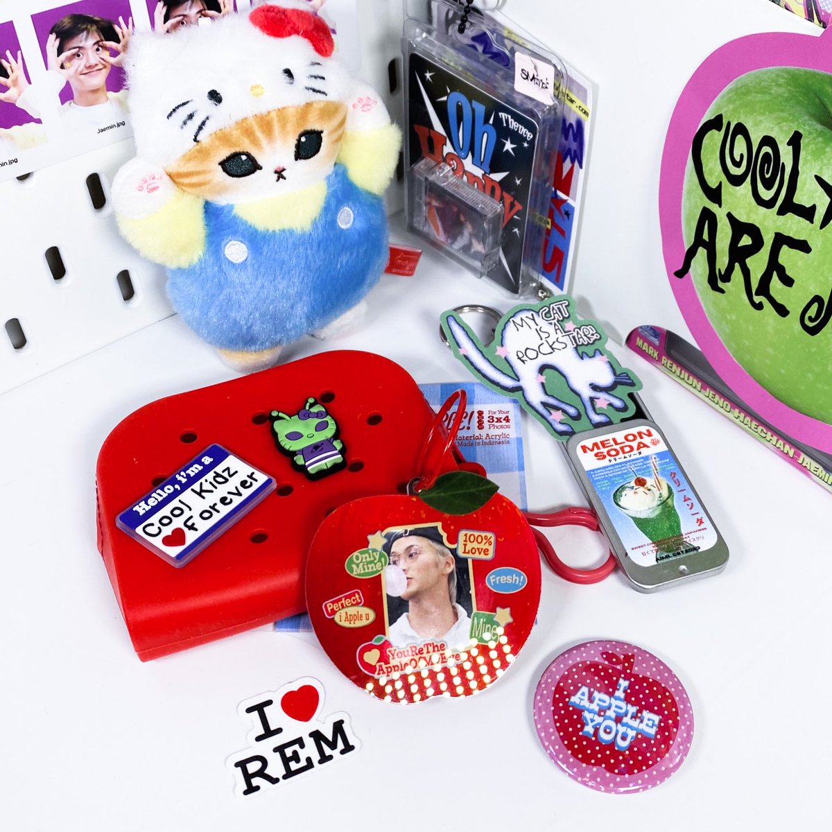 imcookiecats's tweet photo. guys interest check! ada yang mau ga kalo aku open po pouch ini? pricenya 65k bisa dipakein jibbitz hihi real pictnya bisa liat pict pertama yaaa itu punyaku :D https://t.co/fl3BYKSud4